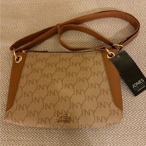 961-PRTT Jones New York Genevive Crossbody Offset Status Toffee Zipper Close NWT